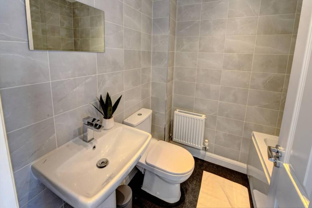 The Stratford Palace Apartamento Birmingam Exterior foto
